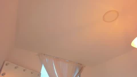 Ari online show from September 2025 08:42:01 PM