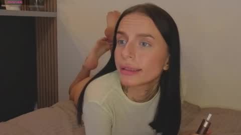 Snapshot of ceserisisi chatting on May 2026 10:59:01 PM Livia online show from May 2026 10:59:01 PM