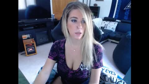 Marie online show from December 2024 03:04:02 PM