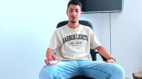 Snapshot of chandler_kenji chatting on May 2026 12:43:02 PM Kenji online show from May 2026 12:43:02 PM