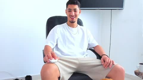 Snapshot of chandler_kenji chatting on May 2026 12:35:01 PM Kenji online show from May 2026 12:35:01 PM