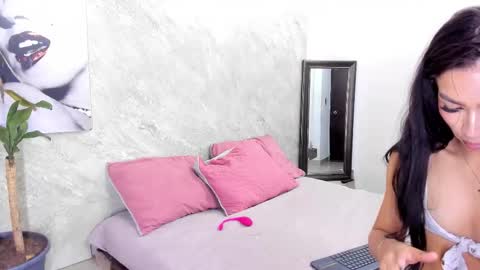    online show from November 2025 04:05:01 AM