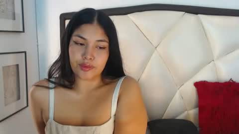 Snapshot of channel_mills chatting on June 2026 02:20:01 AM C H A N N E L online show from June 2026 02:20:01 AM