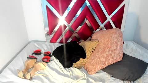 Chanell online show from February 2025 01:43:01 AM