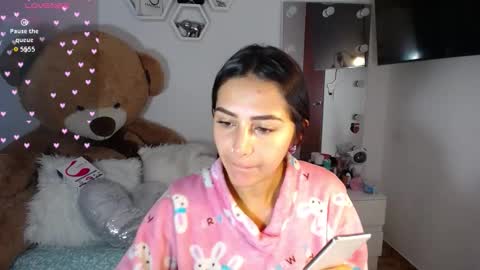 Isabella online show from November 2025 12:28:02 PM