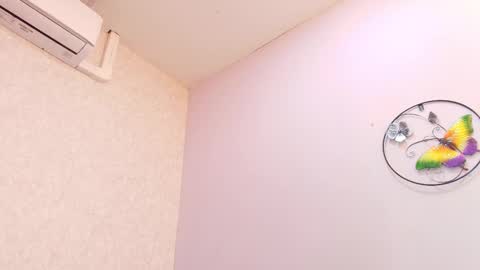 Raquel  online show from October 2025 12:01:02 PM