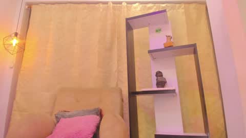 Chantall online show from January 2025 10:43:01 AM