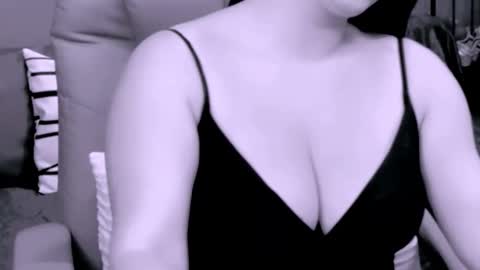 The Queen online show from September 2025 04:28:02 AM