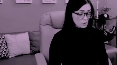 The Queen online show from October 2025 12:01:02 AM