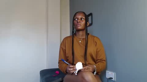 Chantel online show from November 2025 08:14:01 AM