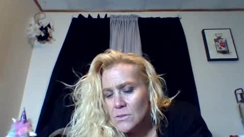 Ms. Behaving online show from October 2025 11:09:01 AM