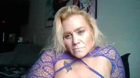 Snapshot of chaosangel33 chatting on June 2026 02:19:01 PM Ms. Behaving online show from June 2026 02:19:01 PM