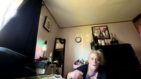 Snapshot of chaosangel33 chatting on June 2026 04:35:01 PM Ms. Behaving online show from June 2026 04:35:01 PM