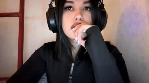 Lola online show from December 2025 06:25:01 PM