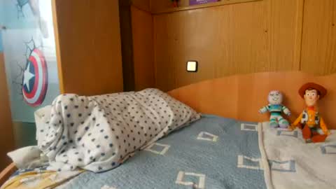charlie_19ug online show from July 2026 07:23:02 AM