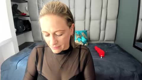 Charlot milf online show from December 2025 02:22:02 PM