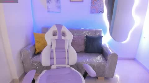    online show from November 2025 05:12:01 PM