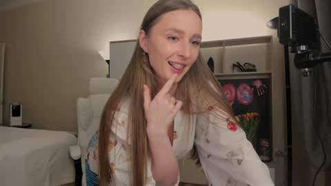 CharlottaWells online show from March 2025 02:40:02 PM