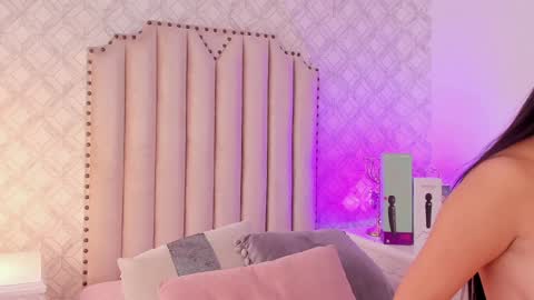   Charlotte  online show from January 2025 06:52:01 PM