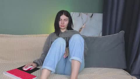 Snapshot of charlotte_daly chatting on September 2025 04:27:01 AM Charlotte online show from September 2025 04:27:01 AM