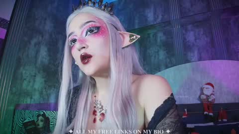 Snapshot of charlotte_germanotta_ chatting on November 2025 06:48:02 PM Charlotte online show from November 2025 06:48:02 PM