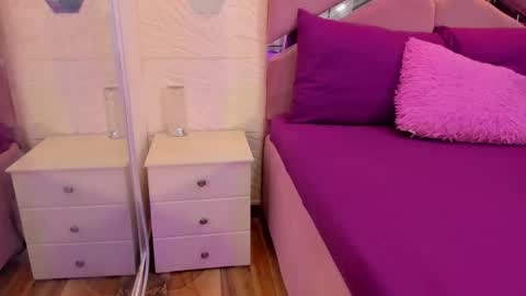 Charlotte Icee online show from October 2025 03:18:01 PM