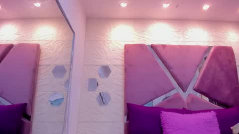 Charlotte Icee online show from December 2025 04:57:02 PM