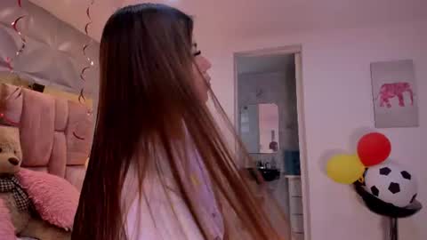 Snapshot of charlotte_icee chatting on June 2026 01:01:02 PM Charlotte Icee online show from June 2026 01:01:02 PM