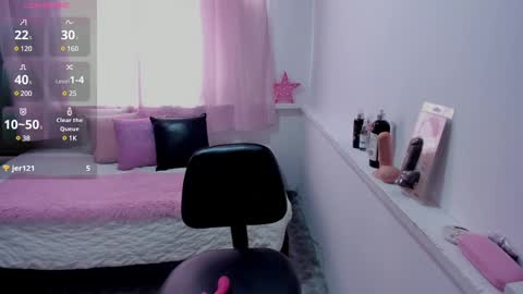 Snapshot of charlotte_jones21 chatting on December 2024 06:01:02 PM Laura online show from December 2024 06:01:02 PM