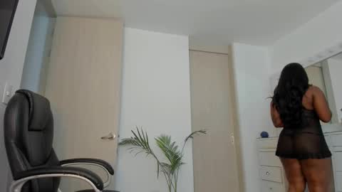 Snapshot of charlotte_tiller chatting on March 2026 11:02:01 PM Yuli online show from March 2026 11:02:01 PM