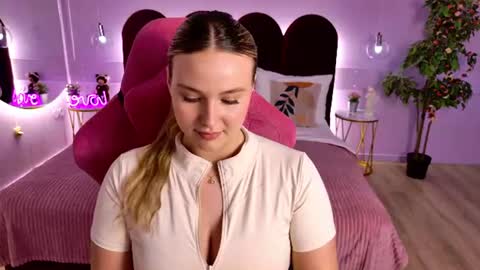 Snapshot of charlotteatwood chatting on June 2026 04:04:02 PM charlotteatwood online show from June 2026 04:04:02 PM