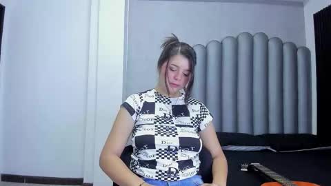 charlottee_starr online show from November 2025 08:41:02 PM