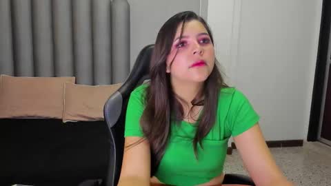 charlottee_starr online show from December 2025 08:04:02 PM