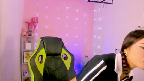 charlotteee online show from October 2025 01:20:01 AM