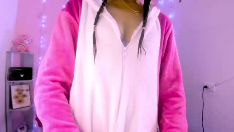 charlotteee online show from November 2025 02:12:01 AM