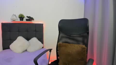 Snapshot of charlottelabouff chatting on March 2025 11:42:01 PM Charlotte online show from March 2025 11:42:01 PM