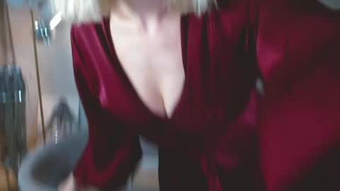 Snapshot of charming_beauty chatting on May 2026 03:01:02 AM Michelle online show from May 2026 03:01:02 AM