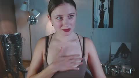 Snapshot of charming_beauty chatting on July 2026 07:02:02 AM Michelle online show from July 2026 07:02:02 AM