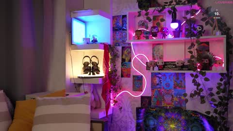 Belle and Miley online show from December 2024 03:43:02 PM