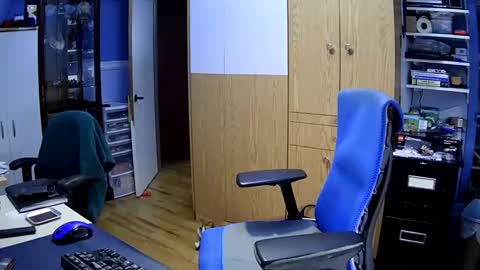 wanaBeYourToy online show from December 2024 07:01:01 PM