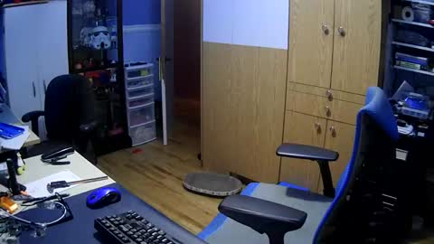 wanaBeYourToy online show from December 2025 11:15:02 AM