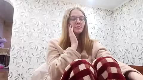 Snapshot of chauknispel chatting on May 2026 10:22:02 PM Olivia online show from May 2026 10:22:02 PM