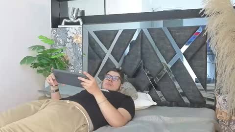   online show from January 2026 03:53:01 AM