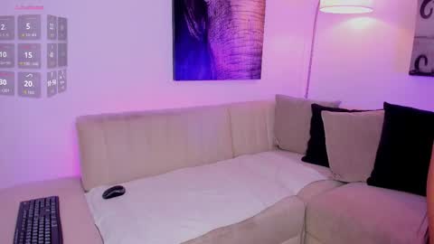 Chelsy online show from October 2025 04:07:01 AM