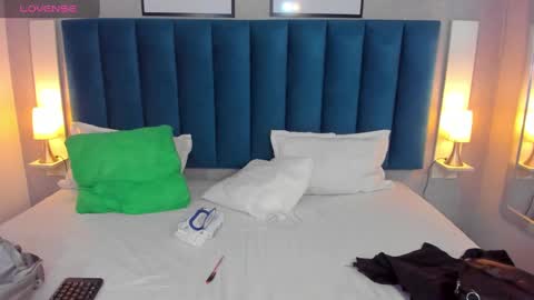 Snapshot of cheneelllorens chatting on December 2024 07:43:02 PM online show from December 2024 07:43:02 PM