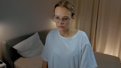 Anna online show from November 2025 11:03:01 AM