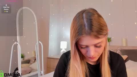 cherry_pr1ce online show from October 2025 11:49:02 PM