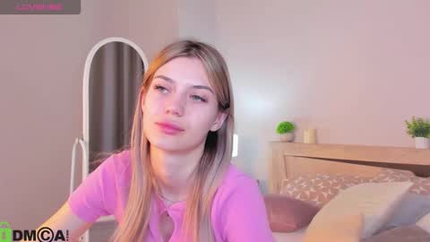 cherry_pr1ce online show from December 2025 11:53:01 PM