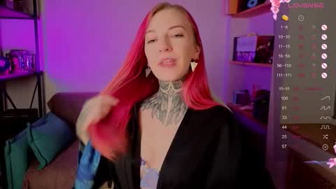 Roxy online show from October 2025 08:29:02 PM