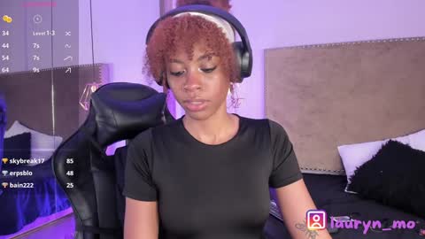 Snapshot of cherrybr_ chatting on December 2024 06:38:02 PM Cherry Lady online show from December 2024 06:38:02 PM